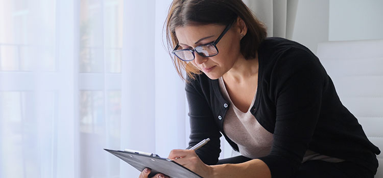 woman filling out application for internship